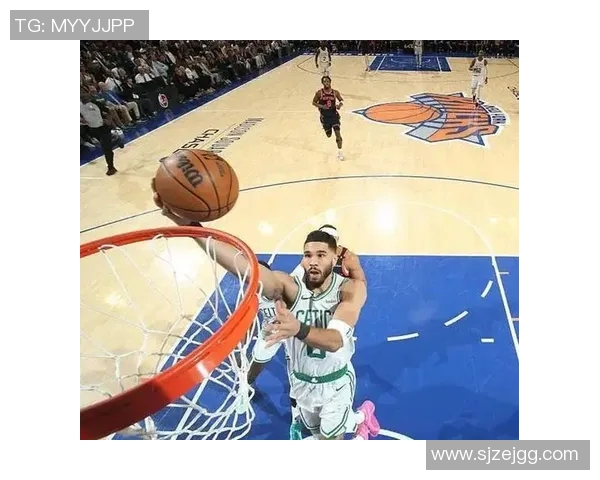 镜头捕捉：塔图姆赛场小动作引发热议